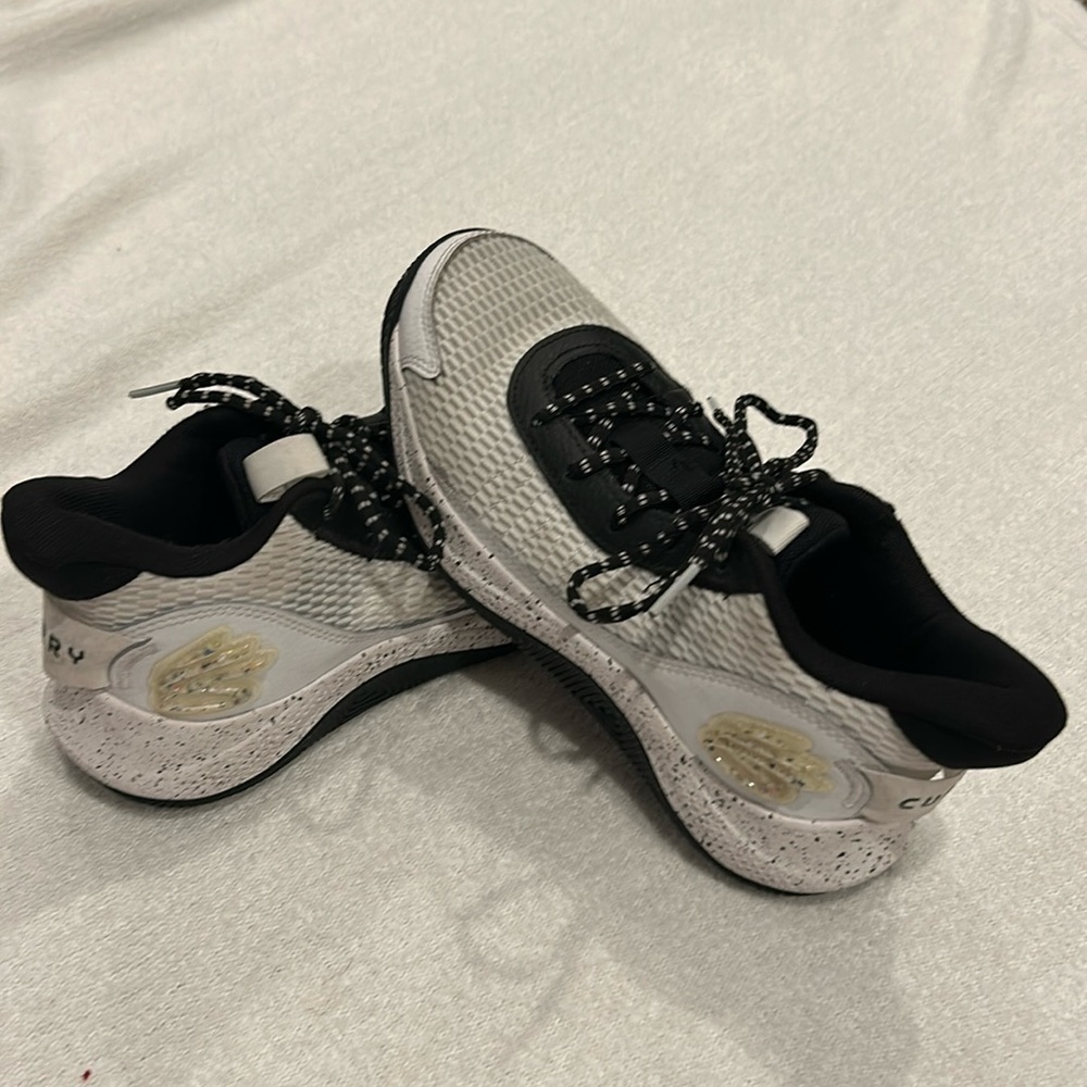 Under Armour Curry Basketball Shoes White Black Size 7Y